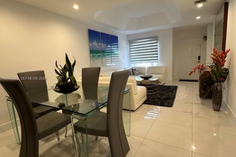 Купить таунхаус в Дорал, Флорида 3 спальни, 161.93м2, № 2066587 - фото 3