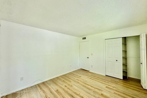 Condo in Tampa, Florida, 2 bedrooms № 2221520 - photo 17