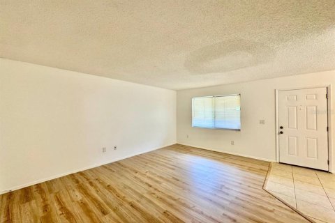 Condo in Tampa, Florida, 2 bedrooms № 2221520 - photo 4