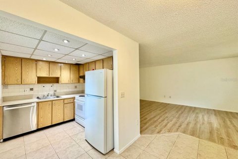 Condo in Tampa, Florida, 2 bedrooms № 2221520 - photo 6