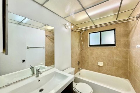 Condo in Tampa, Florida, 2 bedrooms № 2221520 - photo 19