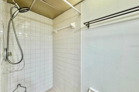 Condo in Tampa, Florida, 2 bedrooms № 2221520 - photo 15