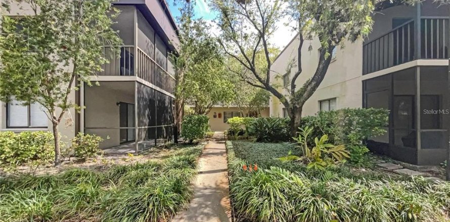 Condo in Tampa, Florida, 2 bedrooms № 2221520