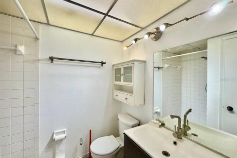 Condo in Tampa, Florida, 2 bedrooms № 2221520 - photo 13