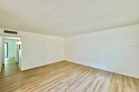 Condo in Tampa, Florida, 2 bedrooms № 2221520 - photo 3