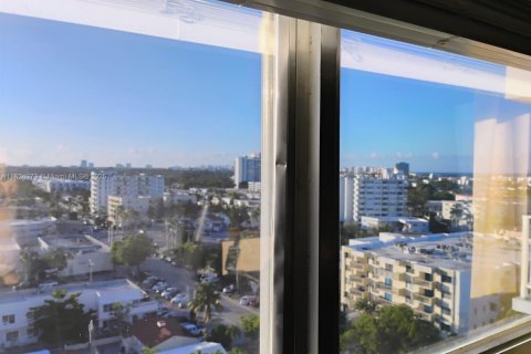 Condo in Miami Beach, Florida, 1 bedroom  № 1790565 - photo 10