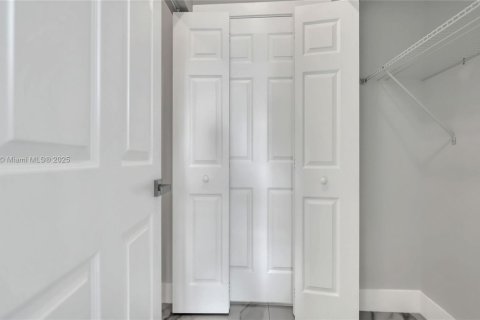 House in Fort Lauderdale, Florida 3 bedrooms № 1787052 - photo 18
