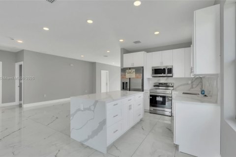 House in Fort Lauderdale, Florida 3 bedrooms № 1787052 - photo 10