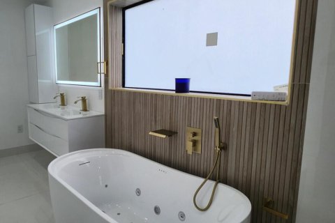 House in Miami, Florida 4 bedrooms, 220.27 sq.m. № 2086312 - photo 28