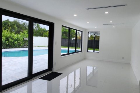 House in Miami, Florida 4 bedrooms, 220.27 sq.m. № 2086312 - photo 17