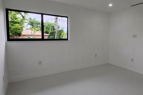 House in Miami, Florida 4 bedrooms, 220.27 sq.m. № 2086312 - photo 26