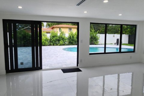 House in Miami, Florida 4 bedrooms, 220.27 sq.m. № 2086312 - photo 16