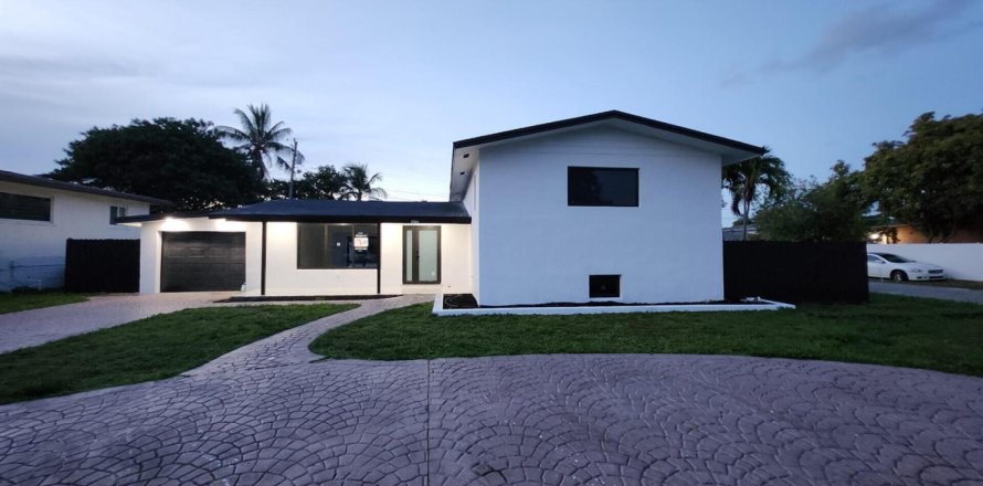 House in Miami, Florida 4 bedrooms, 220.27 sq.m. № 2086312