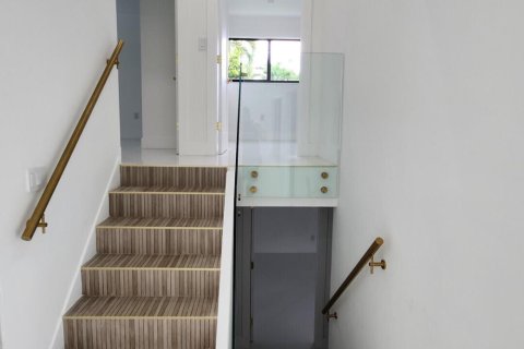House in Miami, Florida 4 bedrooms, 220.27 sq.m. № 2086312 - photo 22