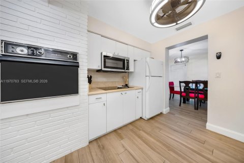 House in Hollywood, Florida 2 bedrooms, 117.43 sq.m. № 2032079 - photo 26