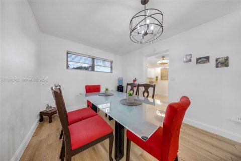 House in Hollywood, Florida 2 bedrooms, 117.43 sq.m. № 2032079 - photo 23