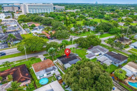 House in Hollywood, Florida 2 bedrooms, 117.43 sq.m. № 2032079 - photo 2