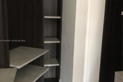 Снять в аренду кондоминиум в Майами, Флорида 2 спальни, 77.57м2, № 1989707 - фото 2