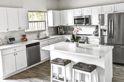 Villa ou maison à louer à Homestead, Floride: 3 chambres, 224.92 m2 № 2051483 - photo 9