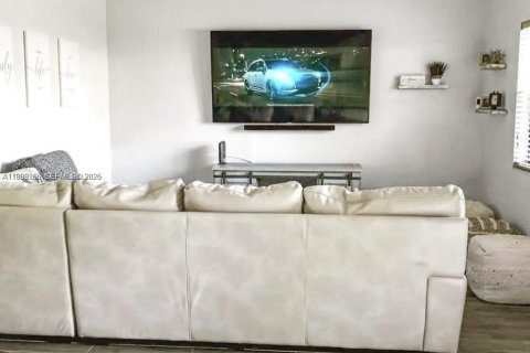 Villa ou maison à louer à Homestead, Floride: 3 chambres, 224.92 m2 № 2051483 - photo 12