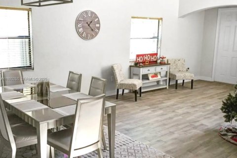 Villa ou maison à louer à Homestead, Floride: 3 chambres, 224.92 m2 № 2051483 - photo 11