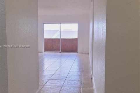 Condominio en venta en Miami, Florida, 1 dormitorio, 78.97 m2 № 1864854 - foto 1