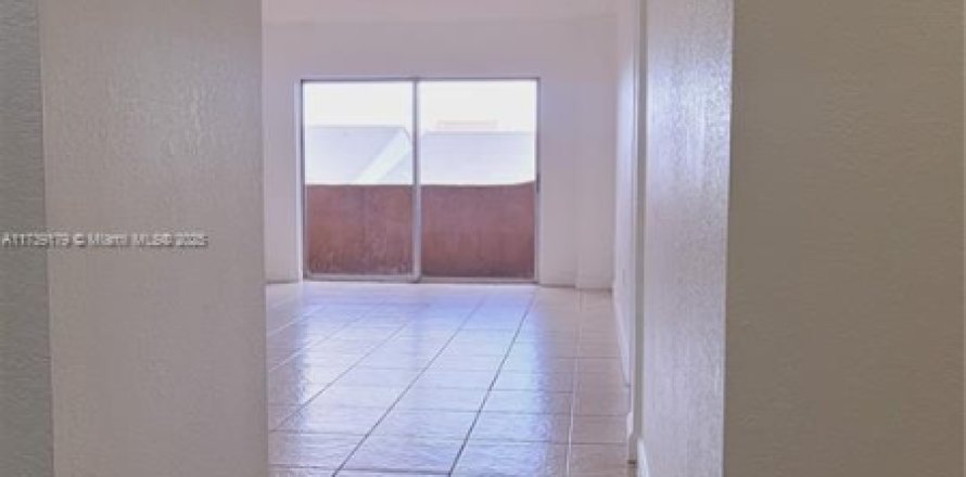 Condominio en Miami, Florida, 1 dormitorio  № 1864854