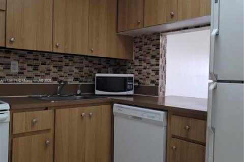 Condominio en venta en Miami, Florida, 1 dormitorio, 78.97 m2 № 1864854 - foto 3