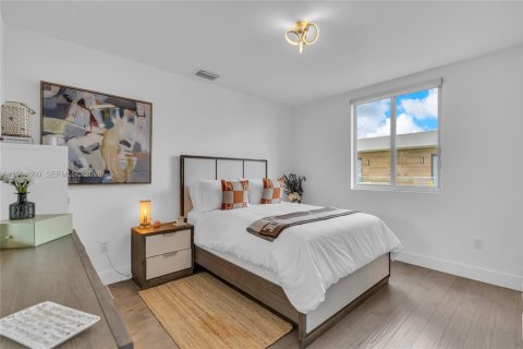 House in Weston, Florida 5 bedrooms, 353.96 sq.m. № 2063071 - photo 30