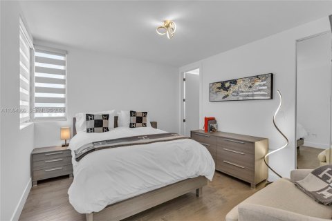 House in Weston, Florida 5 bedrooms, 353.96 sq.m. № 2063071 - photo 28