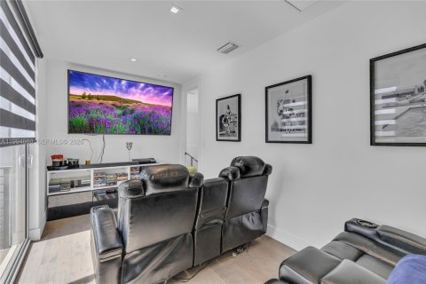 House in Weston, Florida 5 bedrooms, 353.96 sq.m. № 2063071 - photo 27