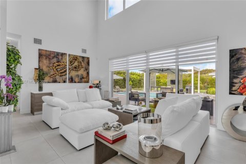 House in Weston, Florida 5 bedrooms, 353.96 sq.m. № 2063071 - photo 14