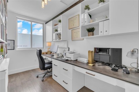 House in Weston, Florida 5 bedrooms, 353.96 sq.m. № 2063071 - photo 24