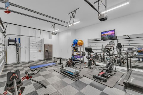 House in Weston, Florida 5 bedrooms, 353.96 sq.m. № 2063071 - photo 21