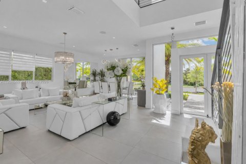 House in Weston, Florida 5 bedrooms, 353.96 sq.m. № 2063071 - photo 3