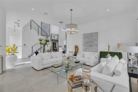 House in Weston, Florida 5 bedrooms, 353.96 sq.m. № 2063071 - photo 4