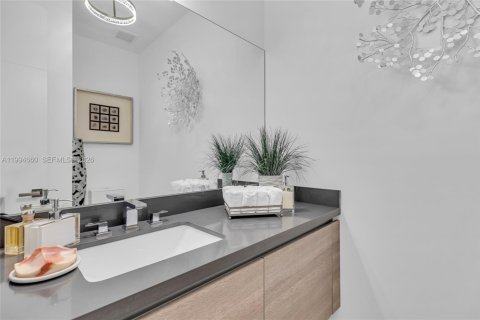 House in Weston, Florida 5 bedrooms, 353.96 sq.m. № 2063071 - photo 16