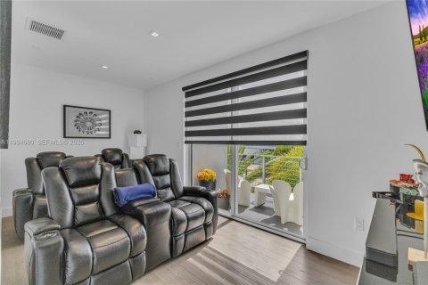 House in Weston, Florida 5 bedrooms, 353.96 sq.m. № 2063071 - photo 26