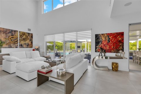 House in Weston, Florida 5 bedrooms, 353.96 sq.m. № 2063071 - photo 12