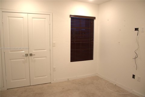 Townhouse in Florida City, Florida 3 bedrooms, 118.17 sq.m. № 1818574 - photo 8