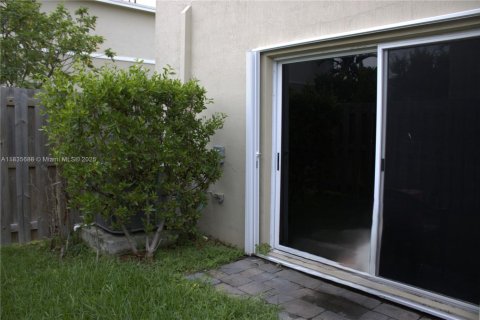 Townhouse in Florida City, Florida 3 bedrooms, 118.17 sq.m. № 1818574 - photo 12