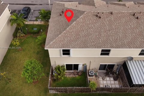 Townhouse in Florida City, Florida 3 bedrooms, 118.17 sq.m. № 1818574 - photo 27