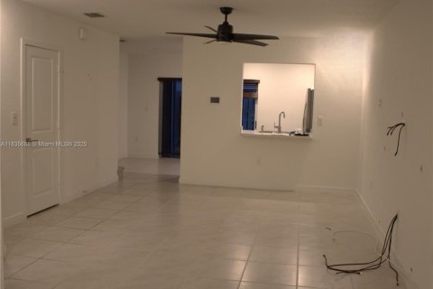 Townhouse in Florida City, Florida 3 bedrooms, 118.17 sq.m. № 1818574 - photo 4