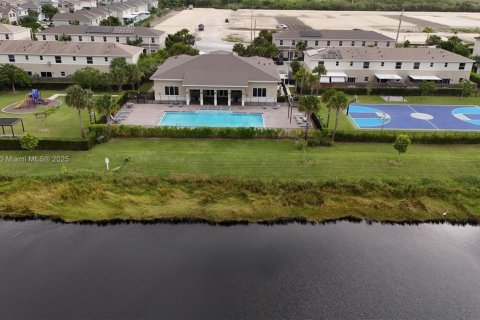 Townhouse in Florida City, Florida 3 bedrooms, 118.17 sq.m. № 1818574 - photo 30