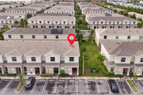 Townhouse in Florida City, Florida 3 bedrooms, 118.17 sq.m. № 1818574 - photo 25