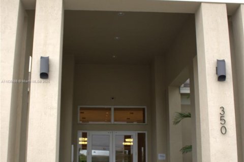 Townhouse in Florida City, Florida 3 bedrooms, 118.17 sq.m. № 1818574 - photo 16