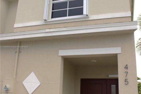 Townhouse in Florida City, Florida 3 bedrooms, 118.17 sq.m. № 1818574 - photo 1