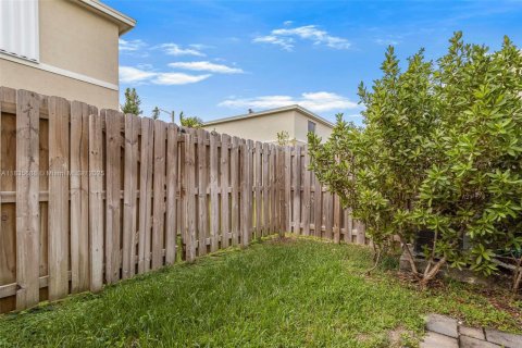 Townhouse in Florida City, Florida 3 bedrooms, 118.17 sq.m. № 1818574 - photo 23