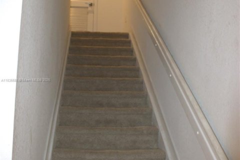 Townhouse in Florida City, Florida 3 bedrooms, 118.17 sq.m. № 1818574 - photo 5