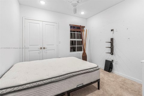 Townhouse in Florida City, Florida 3 bedrooms, 118.17 sq.m. № 1818574 - photo 18